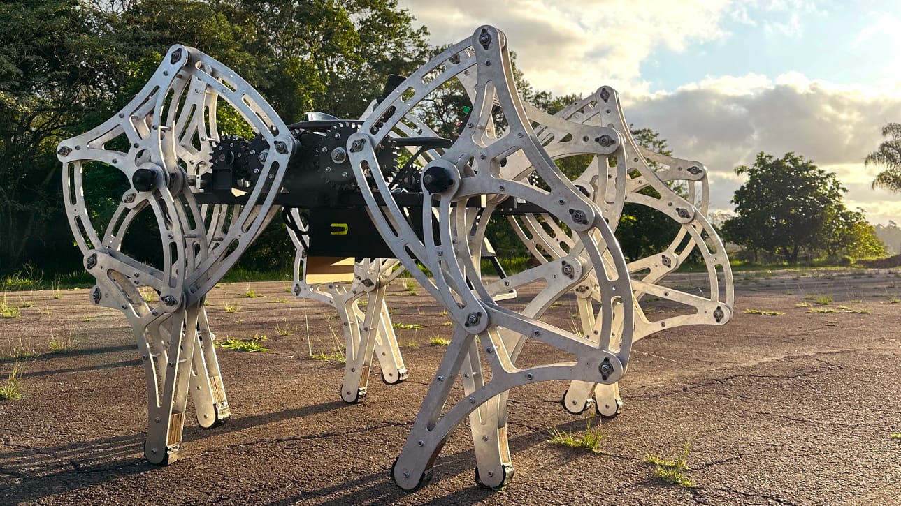 Octobot, robô aranha construído pelo Manual do Mundo, com patrocínio da Petrobras